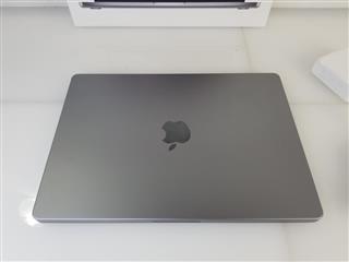 2021 Apple MacBook Pro M1 3.20 GHZ 32GB 1TB Flash